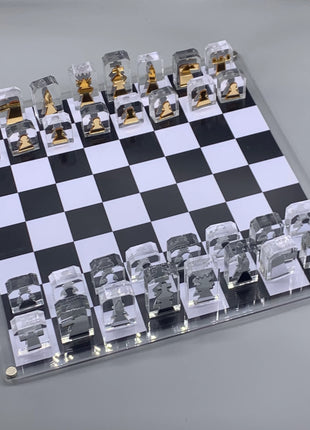 Zee Designs Plexiglass Contemporary Masterpiece Chess Set