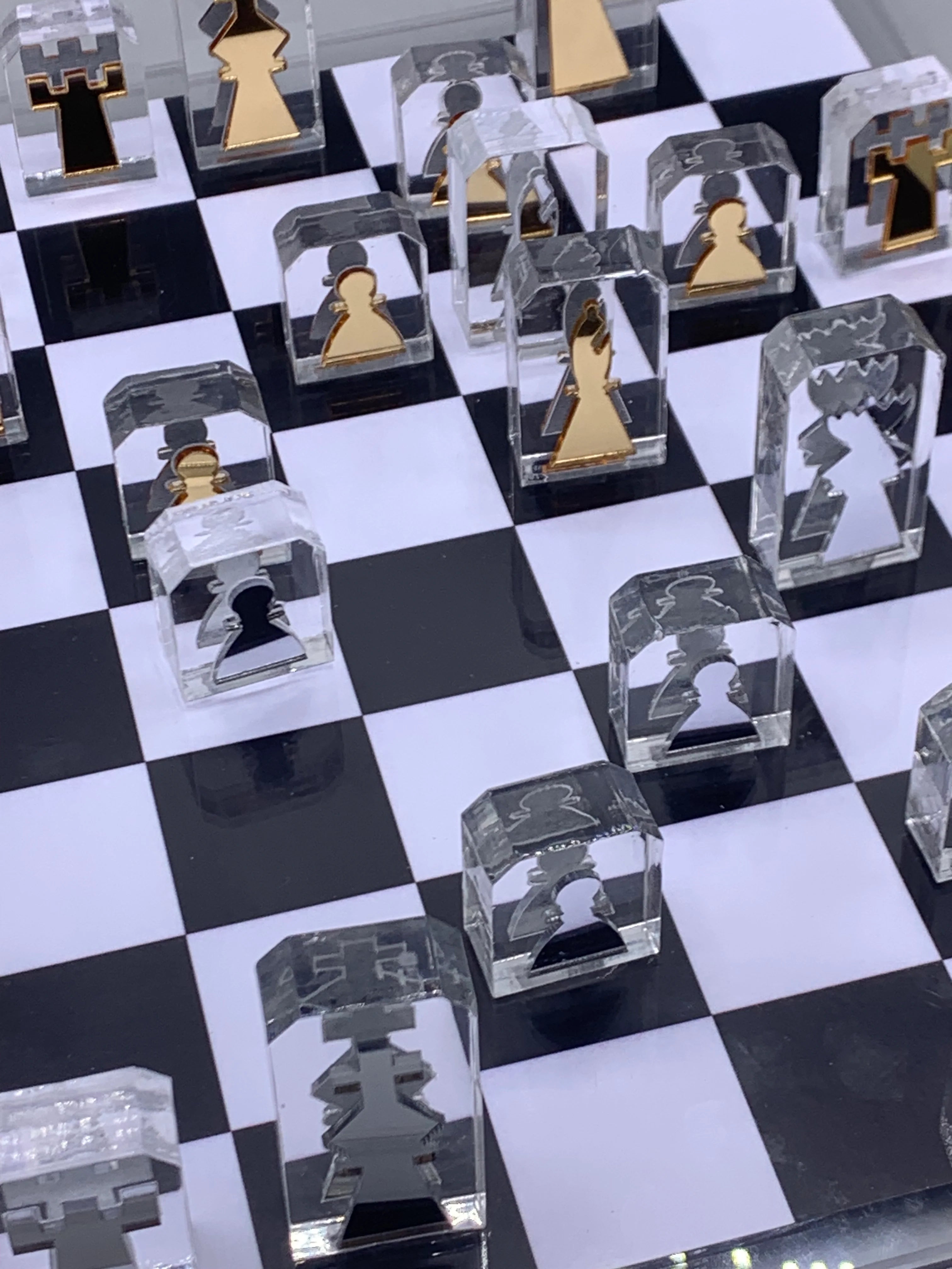 Zee Designs Plexiglass Contemporary Masterpiece Chess Set