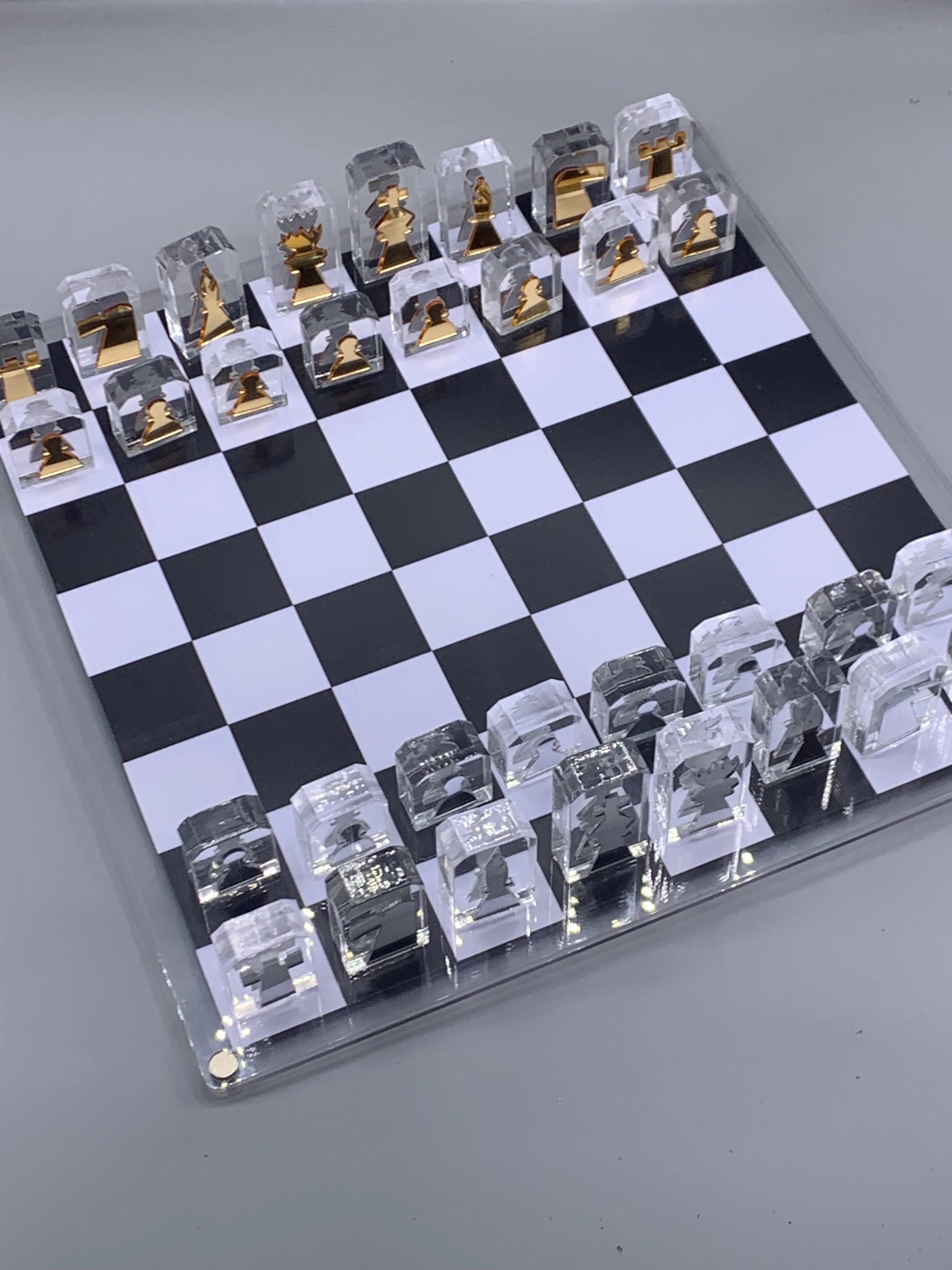 Zee Designs Plexiglass Contemporary Masterpiece Chess Set
