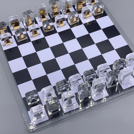 Zee Designs Plexiglass Contemporary Masterpiece Chess Set
