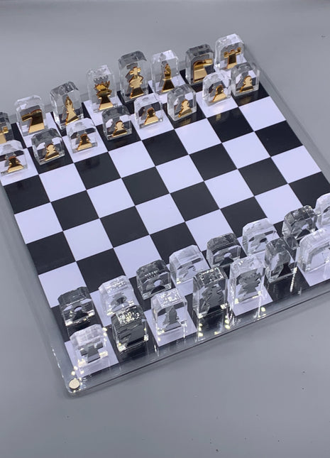 Zee Designs Plexiglass Contemporary Masterpiece Chess Set