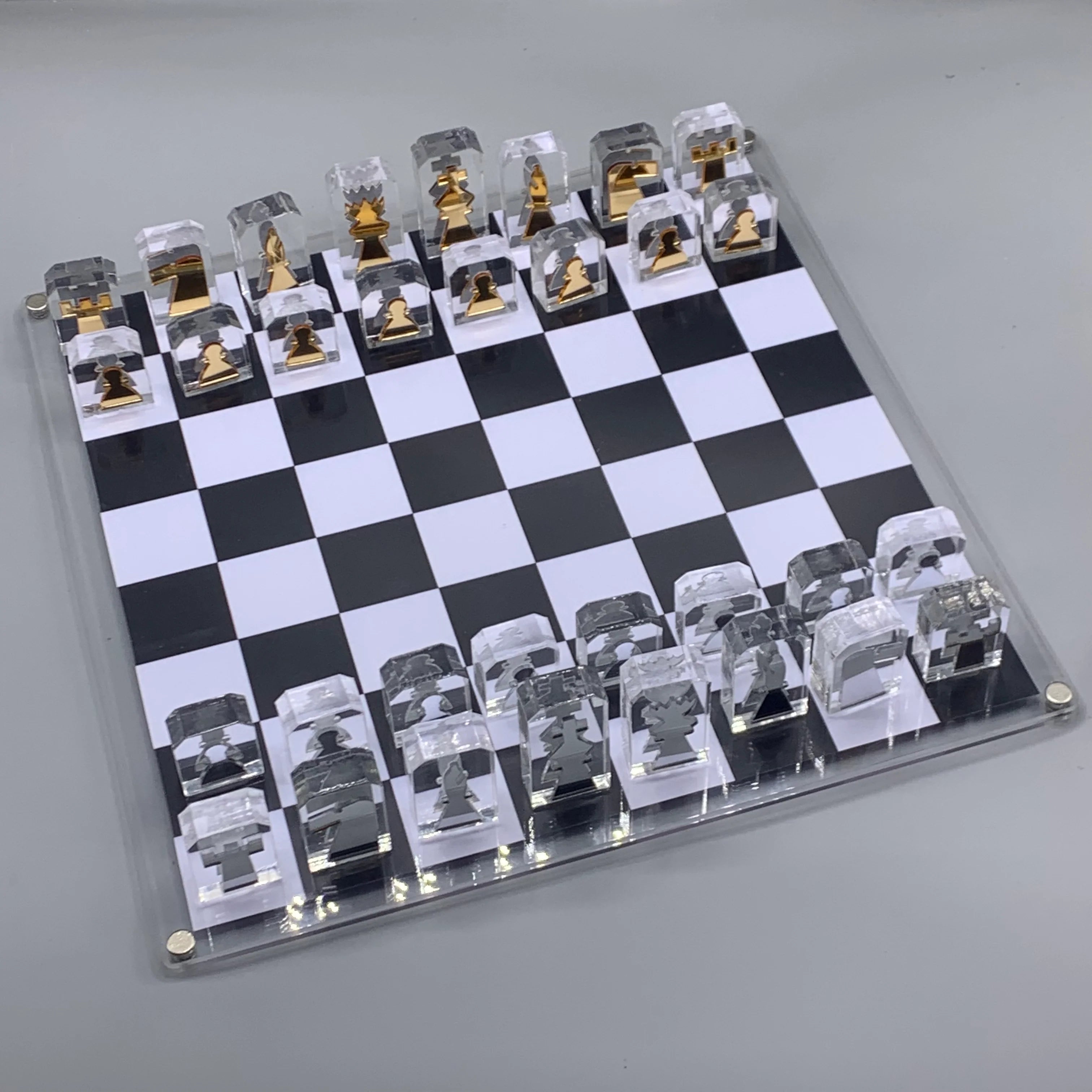 Zee Designs Plexiglass Contemporary Masterpiece Chess Set