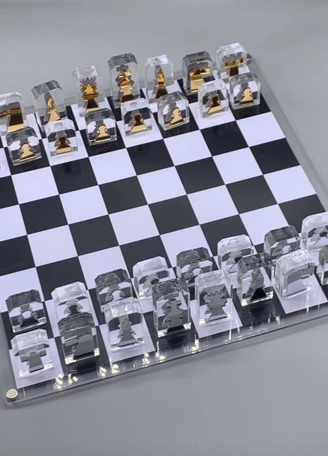 Zee Designs Plexiglass Contemporary Masterpiece Chess Set