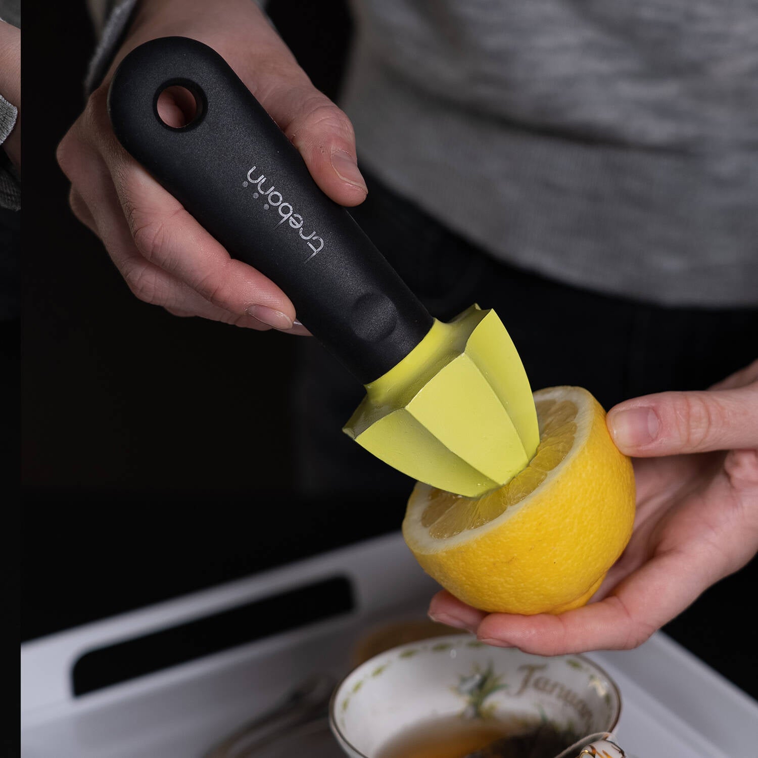 Trebonn Citrus Lemon Squeezer