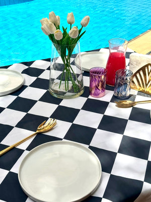 Mantile Black and White Checkered Tablecloth.