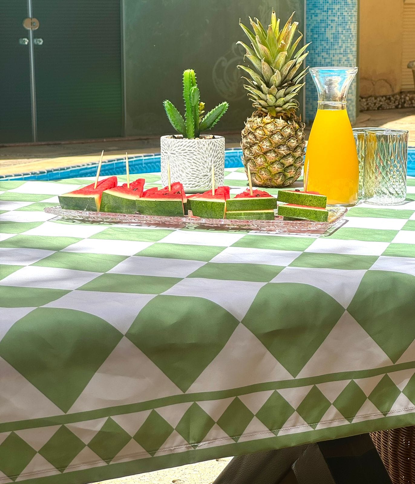 Mantile Light Green Checkered Tablecloth.