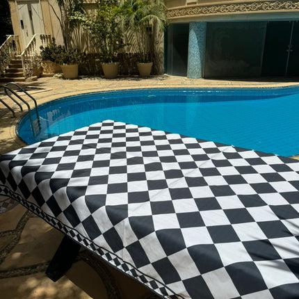 Mantile Black and White Checkered Tablecloth.