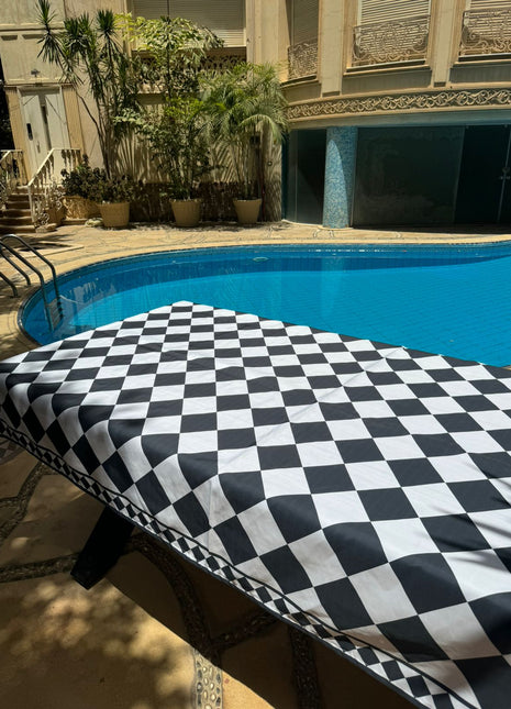 Mantile Black and White Checkered Tablecloth.