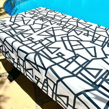 Mantile Black and White Abstract Tablecloth