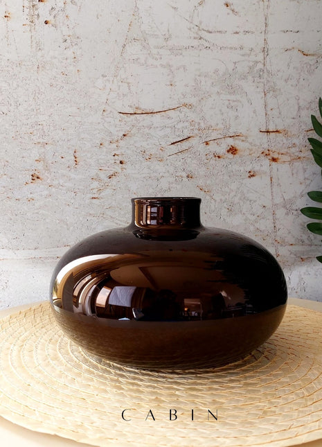 Cabin Corner Black Round Vase.