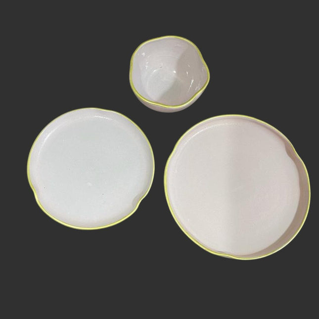 pottery-light-lilac-set-with-gold-rim